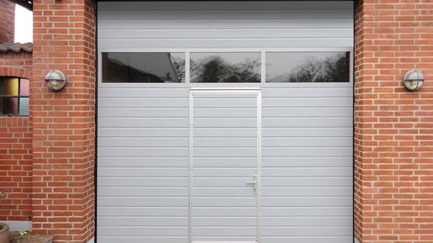 ворота с окнами в Крымске